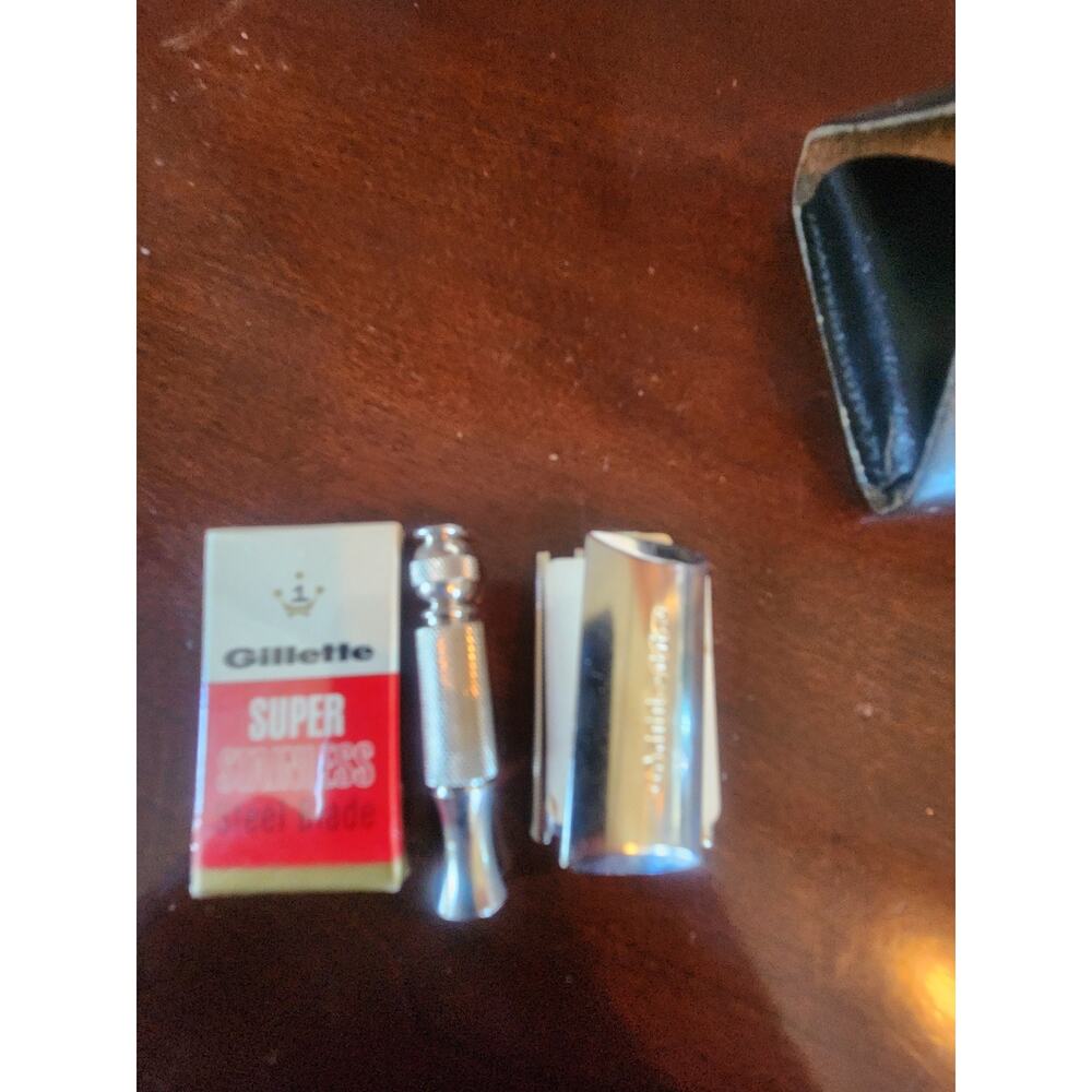 GILLETTE TRAVEL RAZOR KIT IN Black LEATHER CASE Vtg. 1960's With Razor NEW - Picture 2 of 11